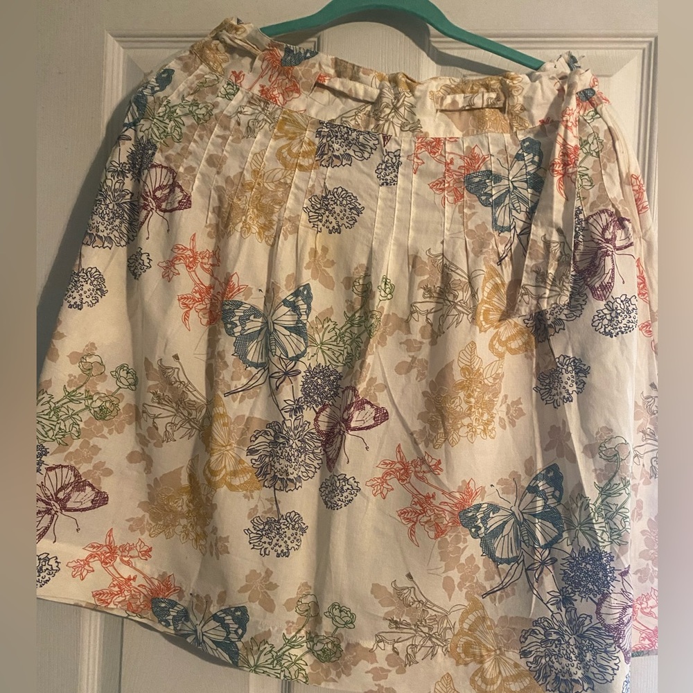 H&M vintage pattern skirt, 22inch length, size 8
